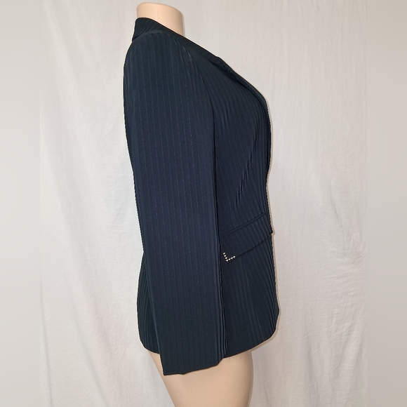 TAHARI elegant Classic Navy Pinstripe Women's Blazer Size 10p - Picture 9 of 16